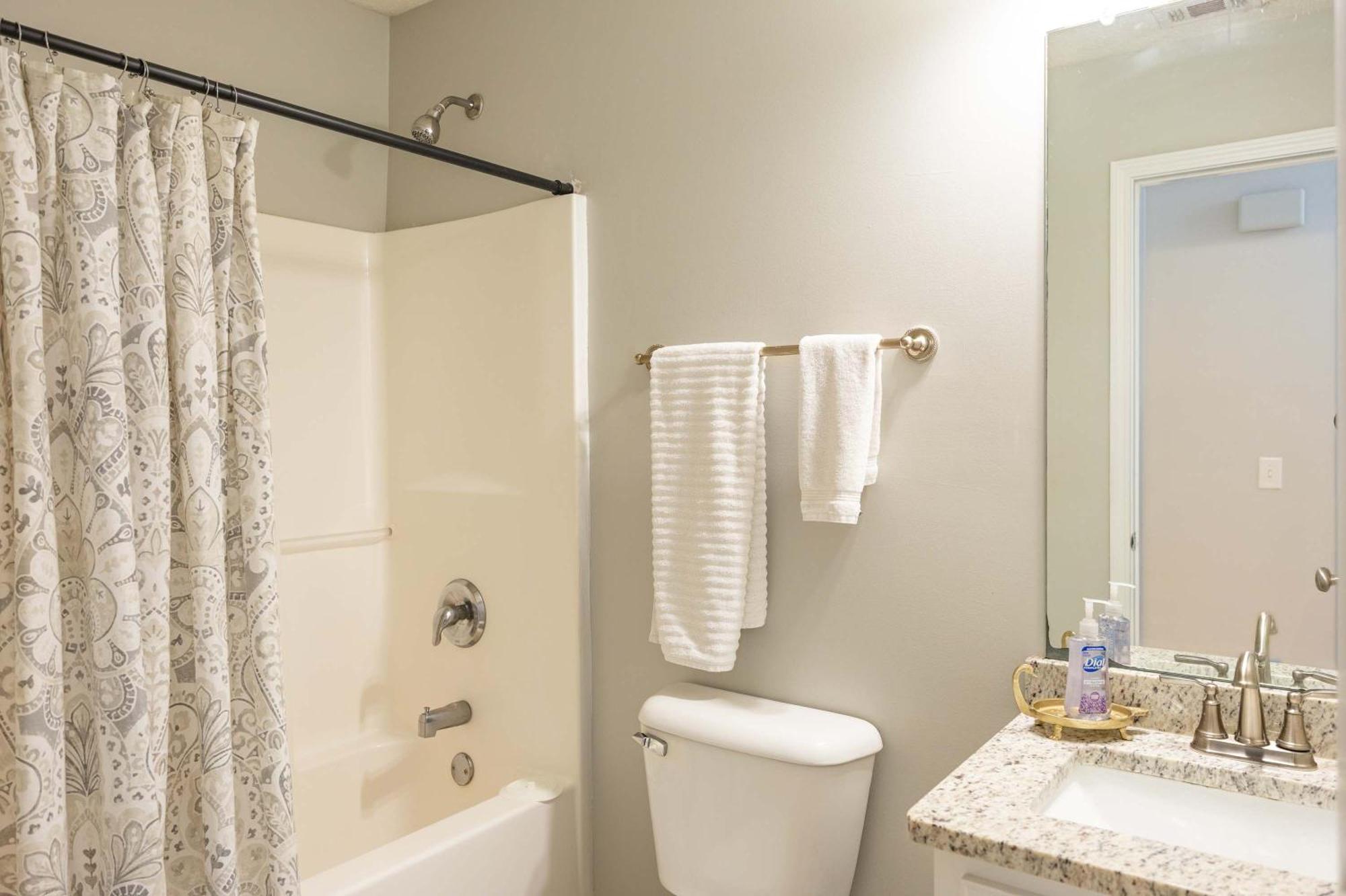 Charming Gray Home- 5 Mins From Gsu! Statesboro Exterior foto